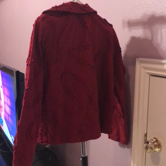 Red Jacket Ruffle-patterned - Picture 4 of 5